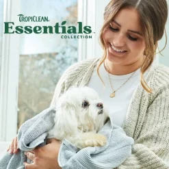 TropiClean Essentials Yuzu Fruit Refreshing Coat Spray For Dogs (8 oz)